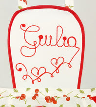 Carica l'immagine nel visualizzatore di Gallery, Grembiule bambina 2/6 anni CILIEGIA personalizzato con nome,100% cotone ,Made in Italy