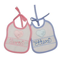 Carica l'immagine nel visualizzatore di Gallery, Bavaglino neonato BABY 2 colori cotone 100% Made in Italy possibilità di personalizzazione