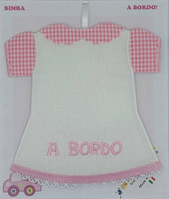 Carica l'immagine nel visualizzatore di Gallery, Bimbo a bordo 2 colori in m.cotone Made in Italy possibilità di personalizzazione