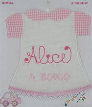 Carica l'immagine nel visualizzatore di Gallery, Bimbo a bordo 2 colori in m.cotone Made in Italy possibilità di personalizzazione