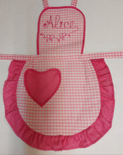 Carica l'immagine nel visualizzatore di Gallery, Grembiule bambina 2/6 anni CUORE personalizzato con nome,100% cotone ,Made in Italy