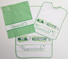 Carica l'immagine nel visualizzatore di Gallery, Set asilo 3 pezzi "Mi chiamo" personalizzato con NOME cotone 100% Made in Italy in 4 colori