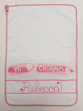 Carica l'immagine nel visualizzatore di Gallery, Asciugamano asilo "Mi chiamo" personalizzato con NOME cotone 100% Made in Italy con occhiello