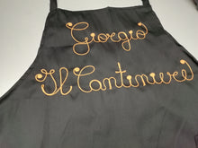 Carica l'immagine nel visualizzatore di Gallery, Grembiule unisex personalizzato in cotone 100% IDEA REGALO,disponibile in 5 colori