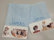 Carica l'immagine nel visualizzatore di Gallery, Asciugamano e ospite CON NOME personalizzato GATTI cotone 100% disponibile in 4 colori