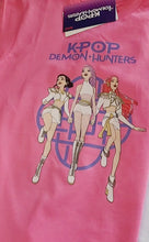Carica e avvia il video nel visualizzatore di galleria, T-shirt K POP DEMON HUNTERS 100% 😍 cotone in due colori🌈
